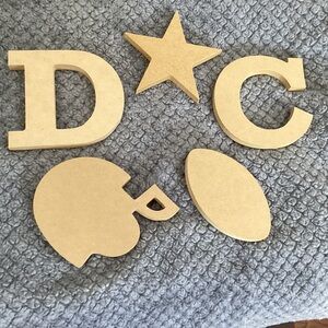 Set of 5 new 4” wooden unpainted Dallas Cowboy figures